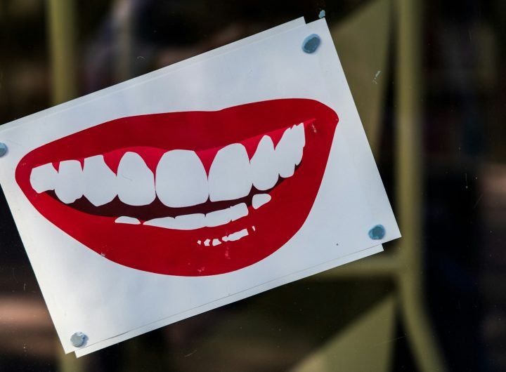 drapeau Coca Cola blanc et rouge